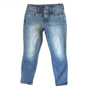 a.n.a Petite Light Wash Skinny Jeans Mid Rise Size 4P